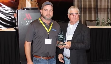 Doug Gibson presenting Cody Stallings with the 2018 Outstanding Associate of the Year award